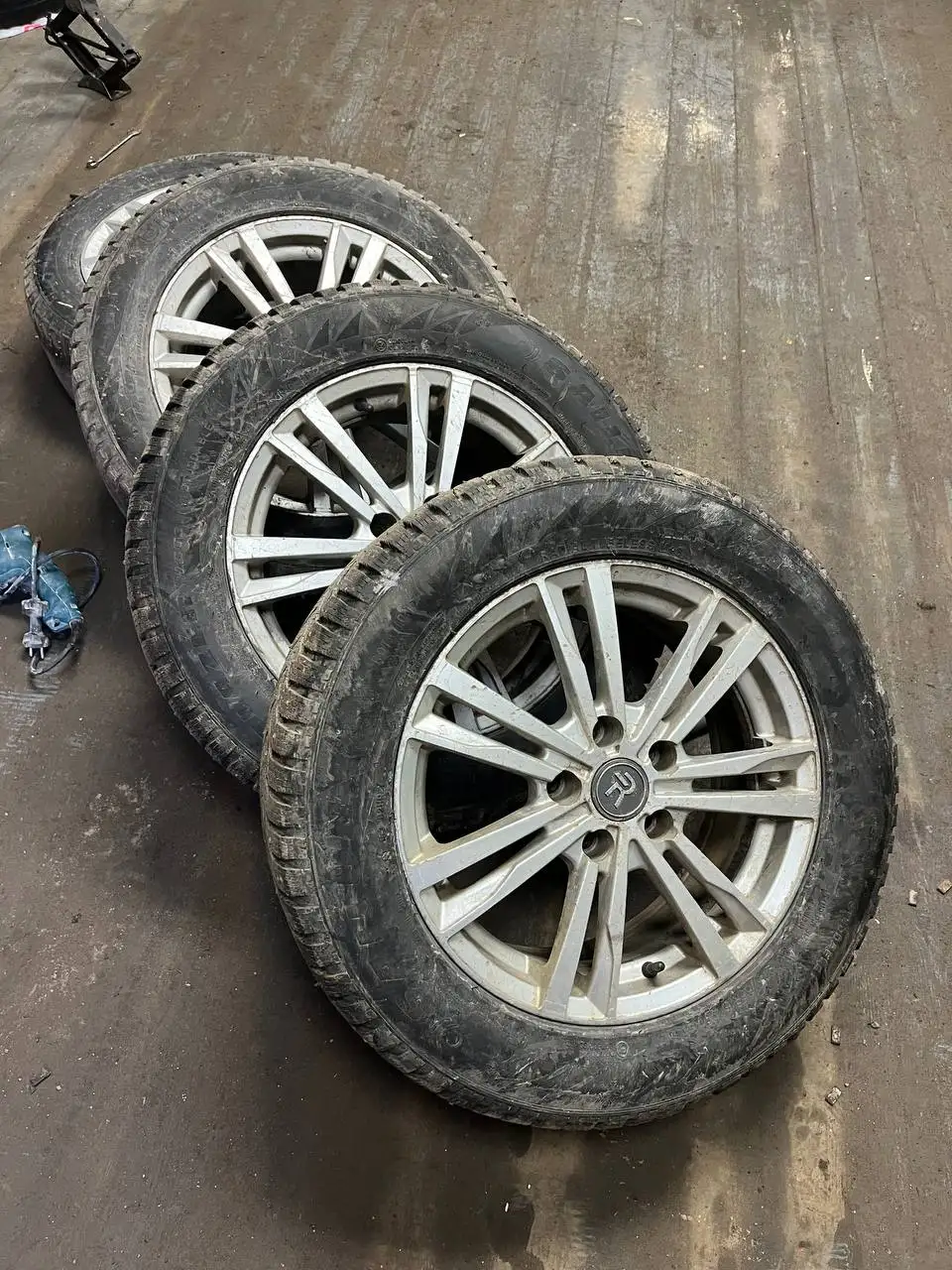 5*112 R16 диски с шинами - Шины и диски (Авто) в Вологда