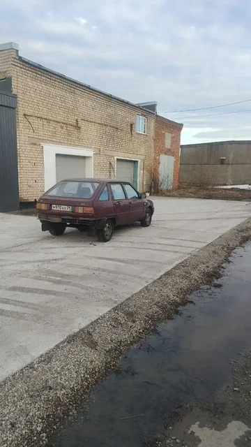 Продажа двух автомобильных шин в хорошем состоянии - частное объявление в Вологда