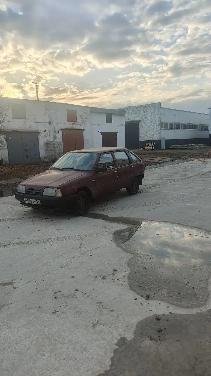 Продажа двух автомобильных шин в хорошем состоянии - Шины и диски (Авто) в Вологда