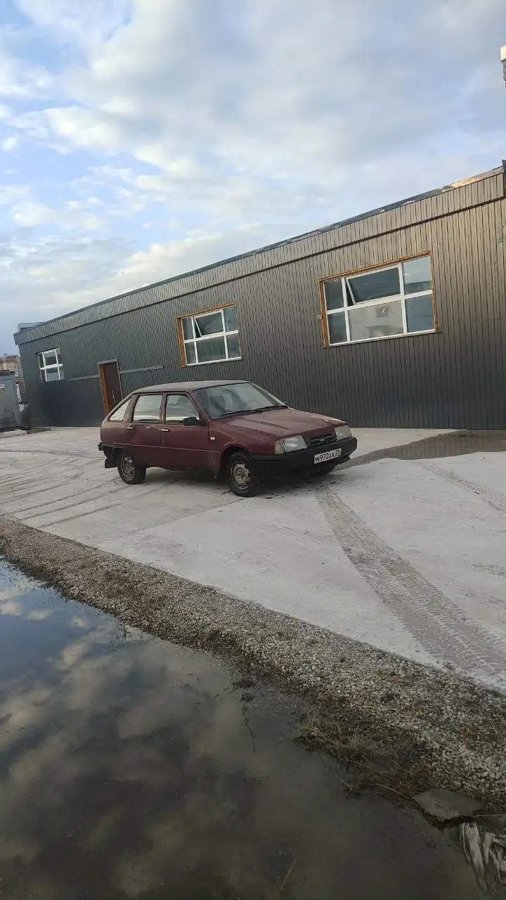 Продажа двух автомобильных шин в хорошем состоянии - Шины и диски (Авто) в Вологда