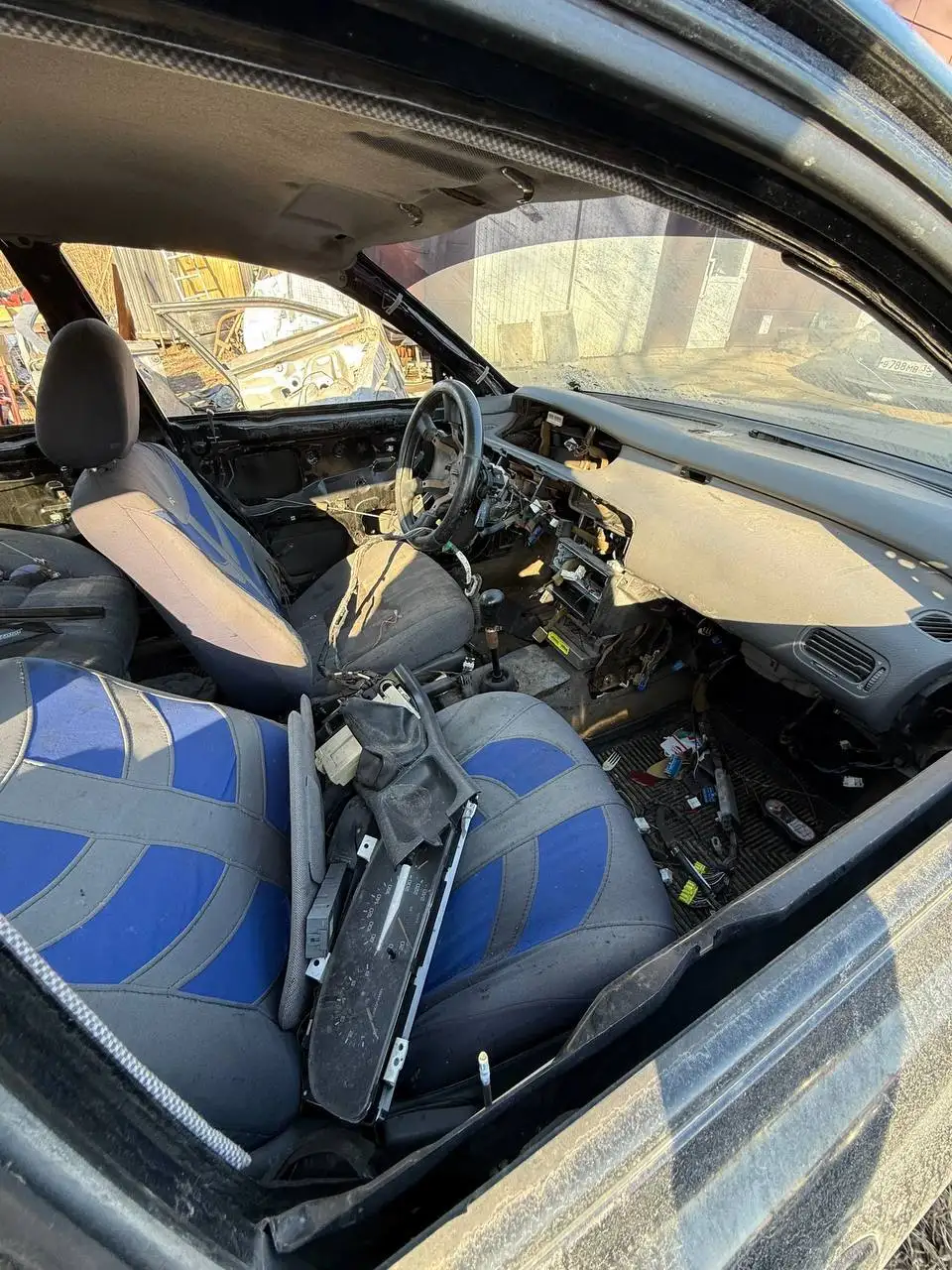 Продам целиком под разбор - Запчасти (Авто) в Вологда