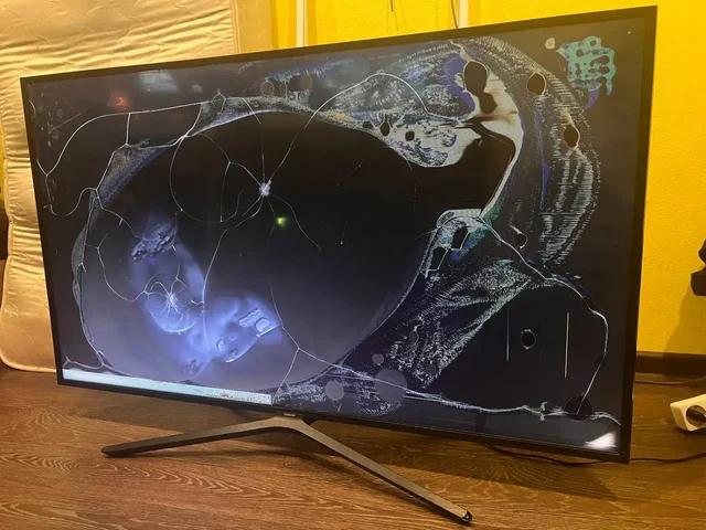 Смартфон с поврежденным экраном - Барахолка в Вологда