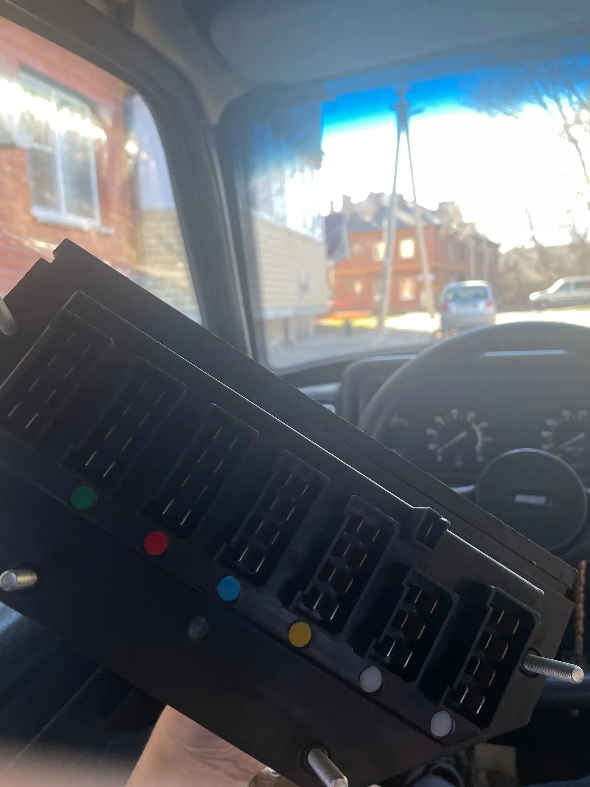 Продажа блока предохранителей/монтажного блока на ВАЗ 2107/2105 - Запчасти (Авто) в Вологда