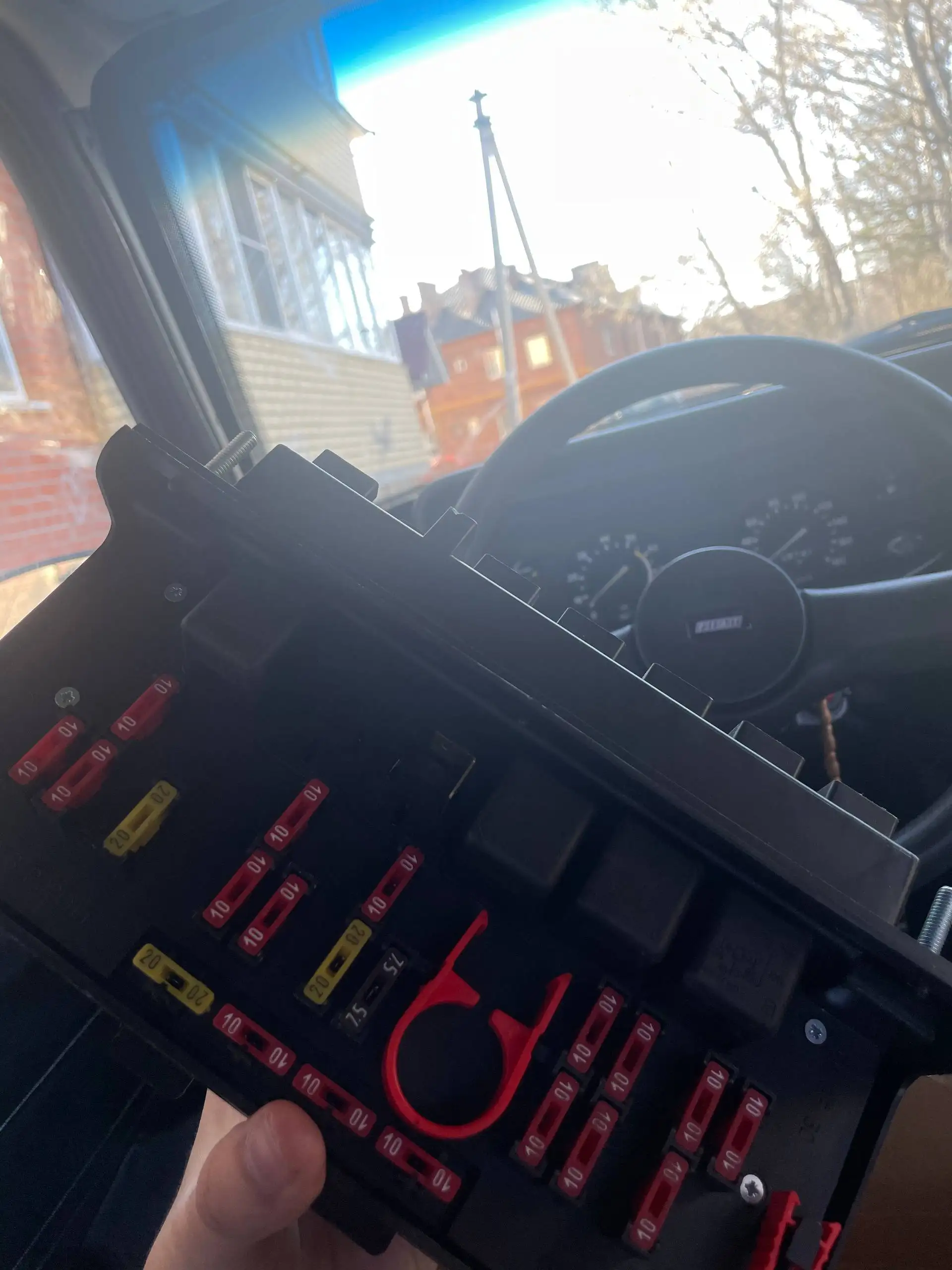 Продажа блока предохранителей/монтажного блока на ВАЗ 2107/2105 - Запчасти (Авто) в Вологда