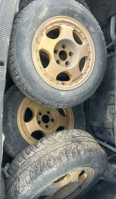 Продам литье с резиной R14 5x100 отверстие 56.1 - BMW E39 в Вологда