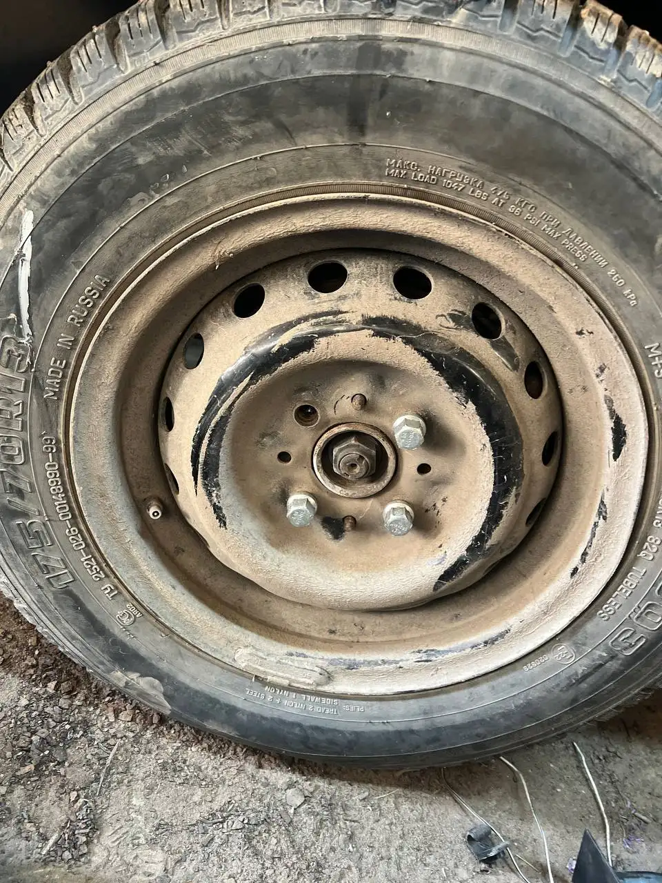 Продажа 4 шин с зимним протектором - Шины и диски (Авто) в Вологда