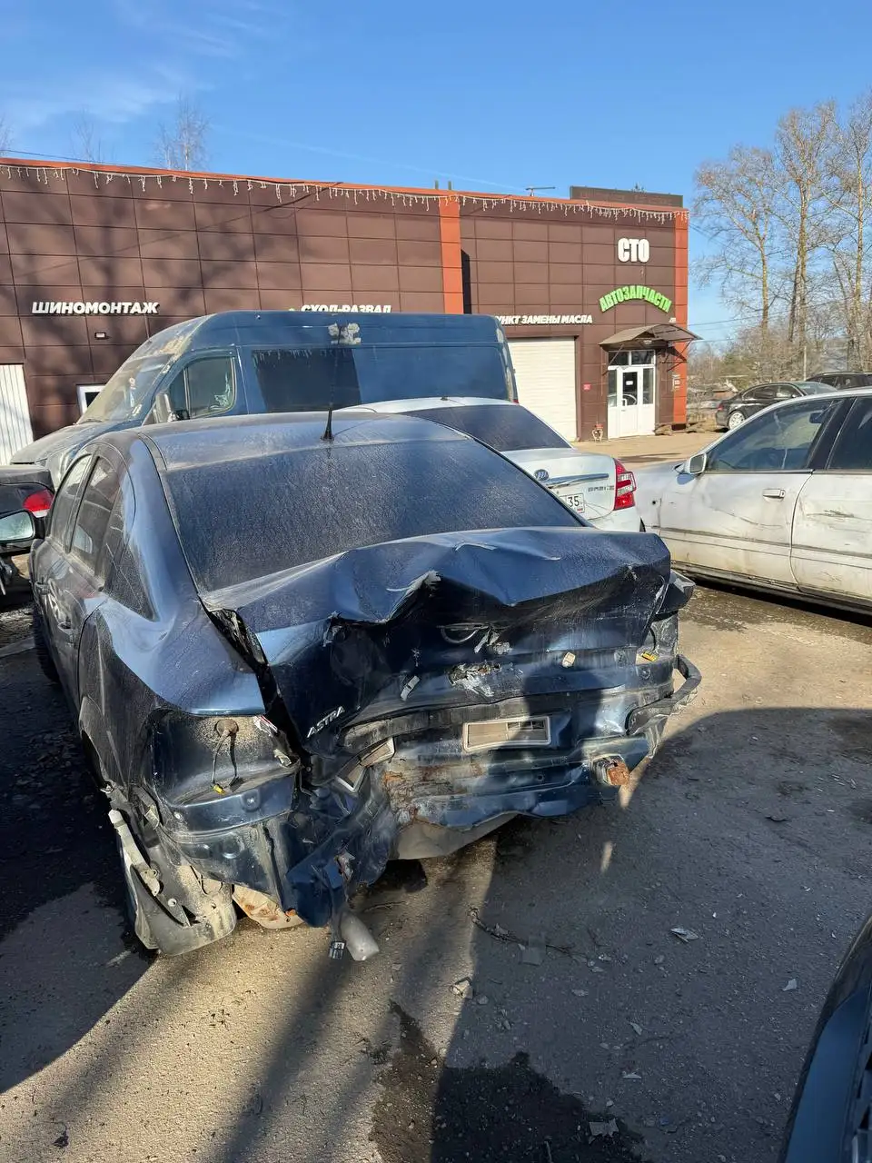 Opel Astra H рестайлинг седан 2011 года после ДТП - Легковые автомобили (Авто) в Вологда