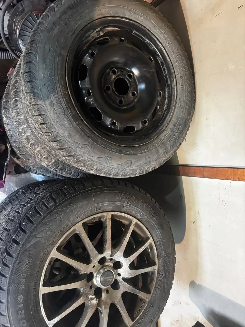 Продам два комплекта колес R14 - Шины и диски (Авто) в Вологда