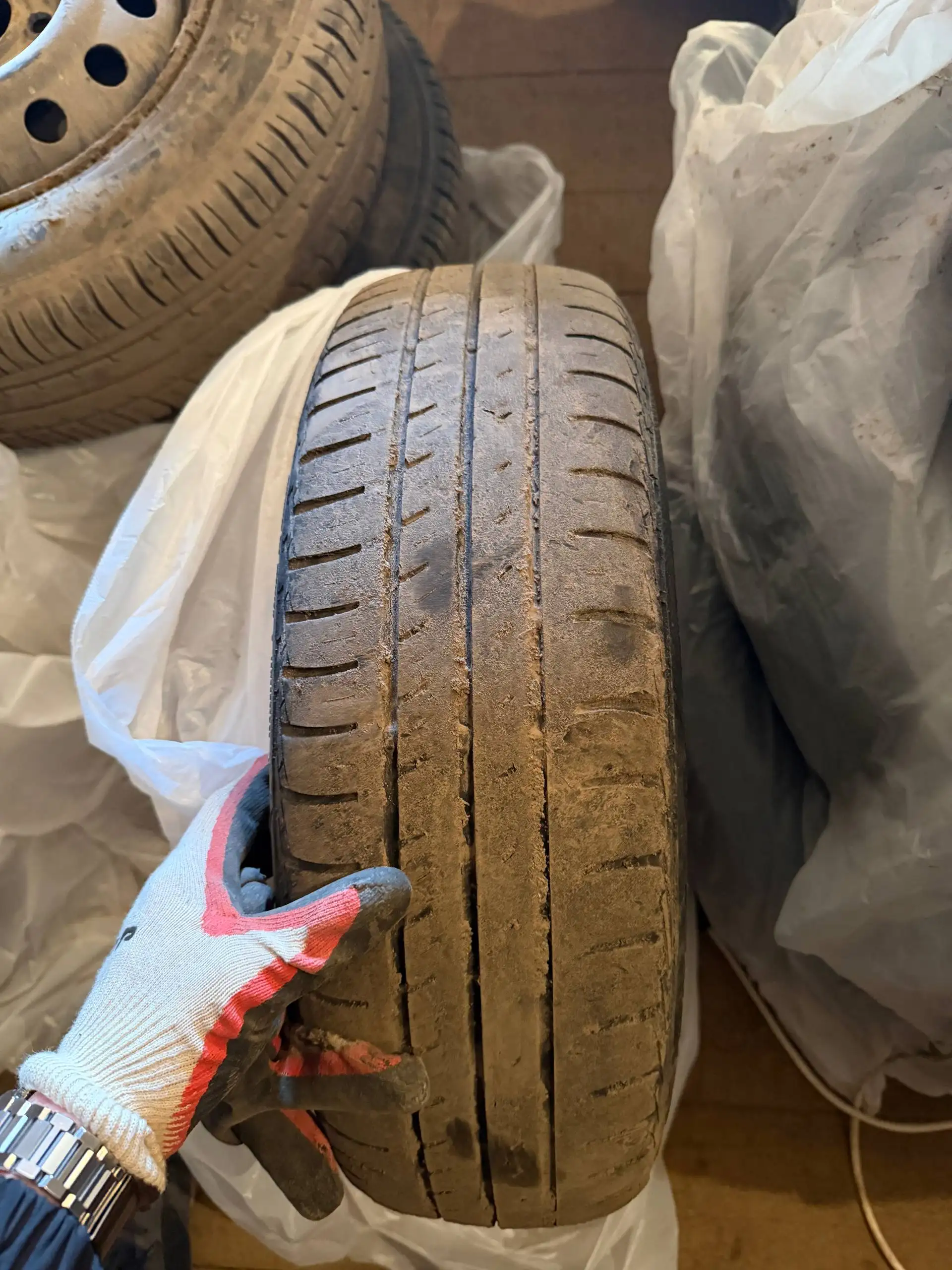 Продам 4 летних колеса 165/65/14 и 185/70/14 - Шины и диски (Авто) в Вологда