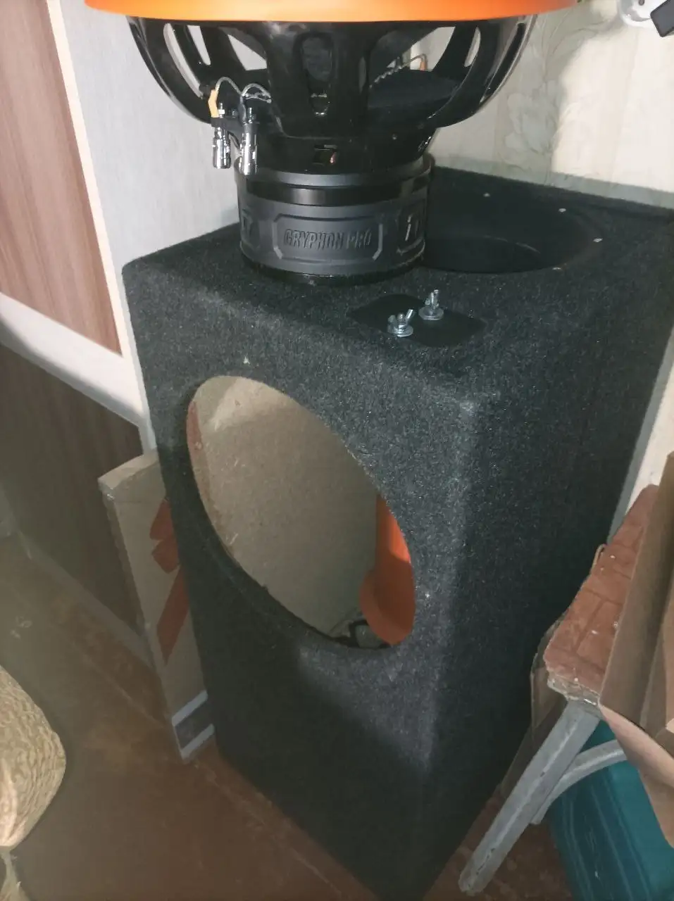 Усилитель Amp Mass, короб на трубе и сабвуфер Gryphon Pro 12 v.3 в Вологде - Автозвук (Авто) в Вологда