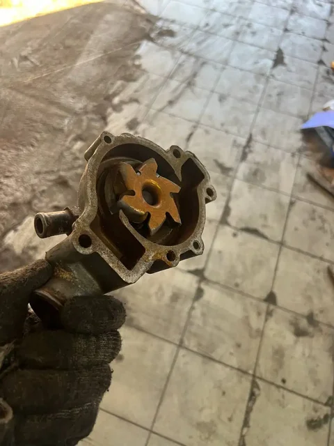 Помпа соболь 4216.1307015-50 - Nissan Primera в Вологда