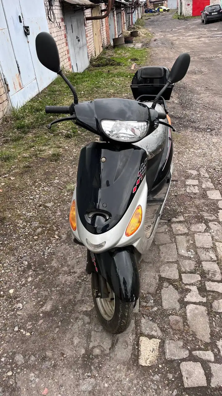 Продам скутер на полном ходу - Скутеры (Авто) в Вологда