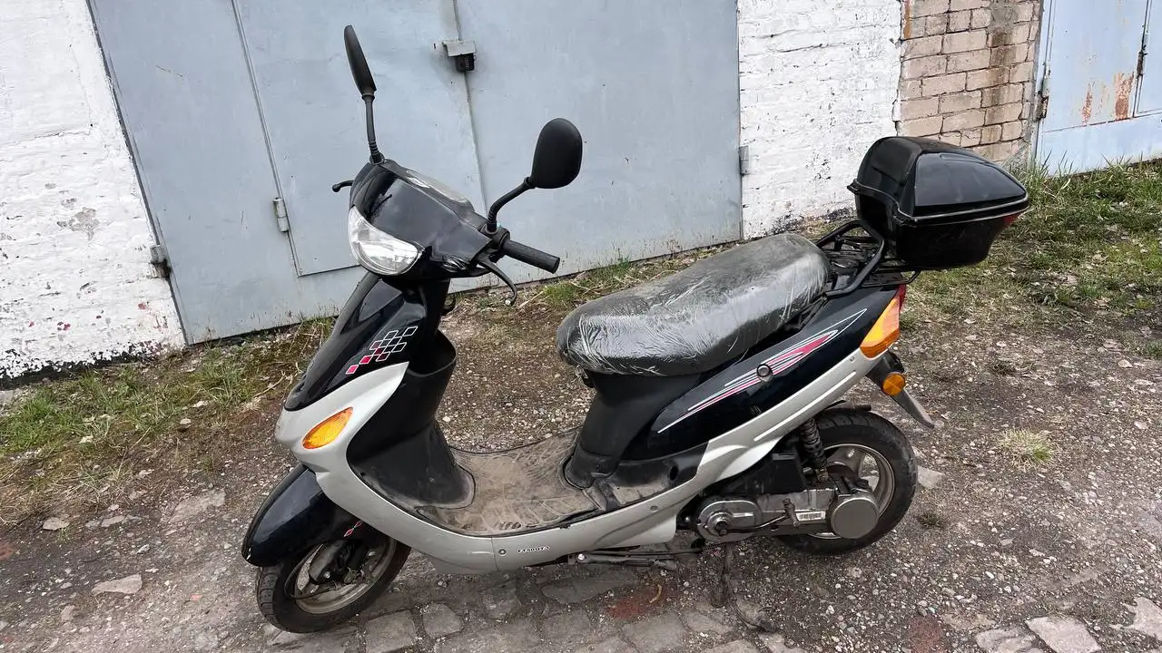 Продам скутер на полном ходу - Скутеры (Авто) в Вологда