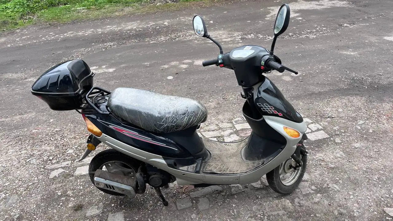 Продам скутер на полном ходу - Скутеры (Авто) в Вологда