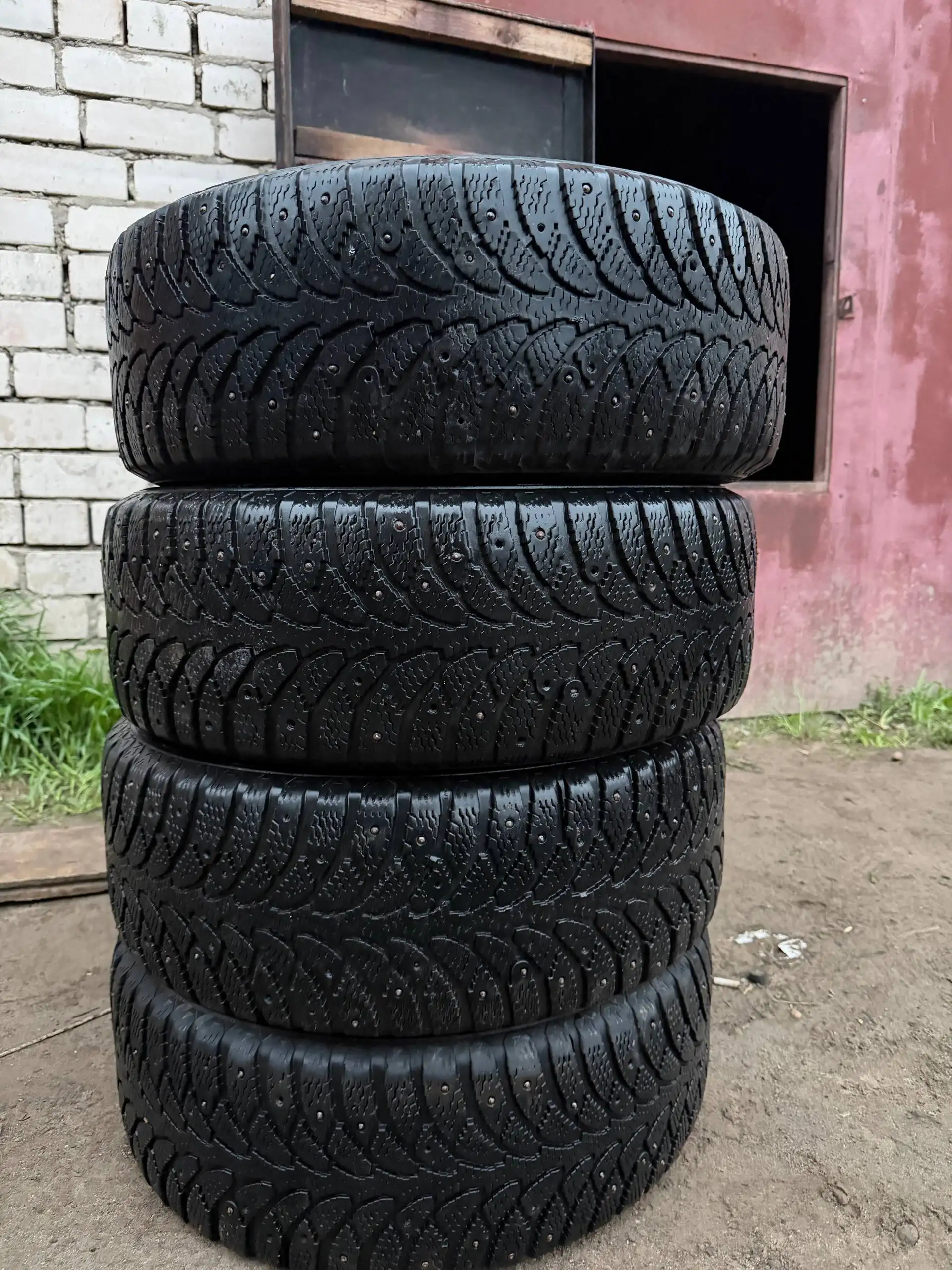 Продам 4 зимних колеса 215/55R16 - Шины и диски (Авто) в Вологда