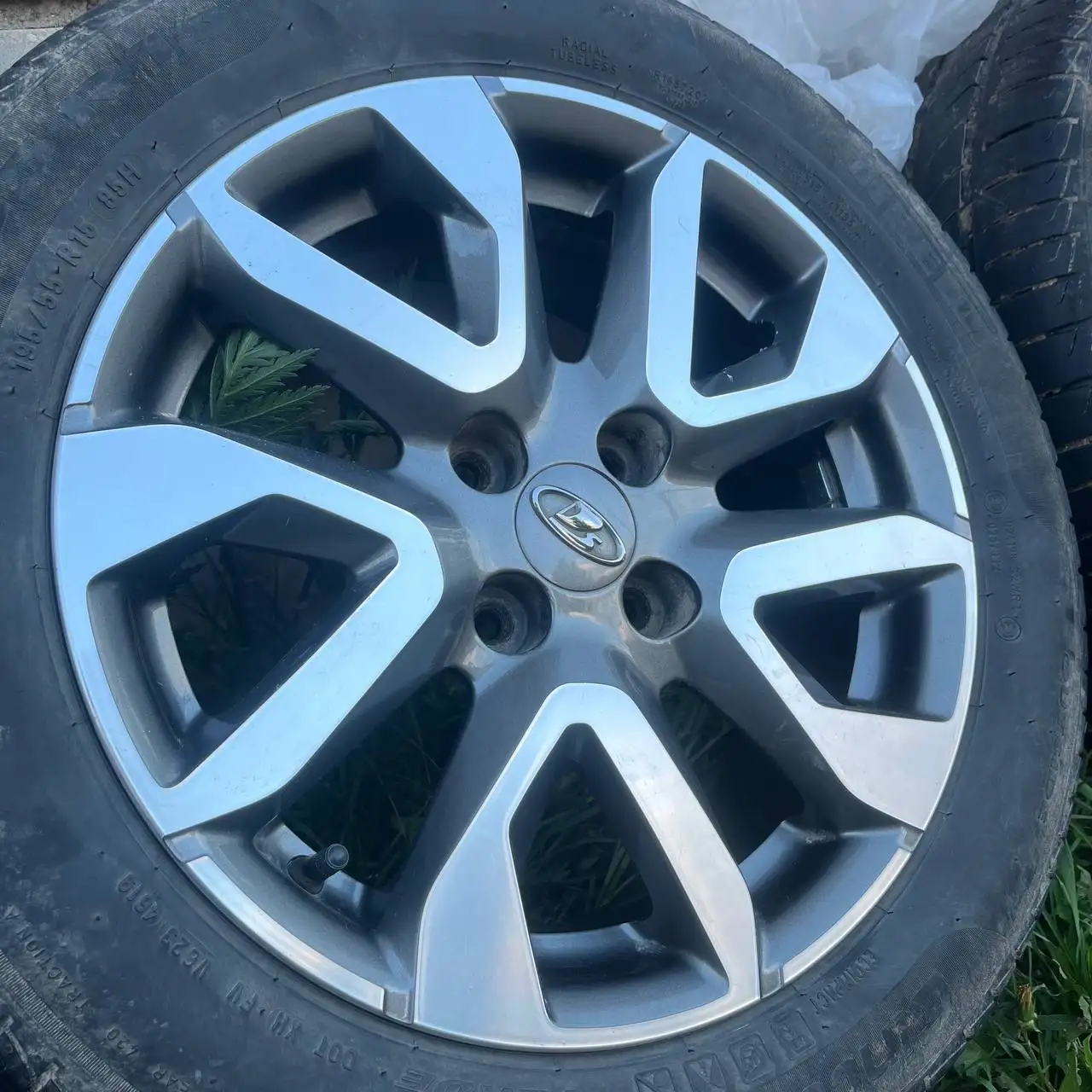 Продам диски R15 4x98 с Гранты Кросс оригиналы - Диски и шины (Авто) в Вологда