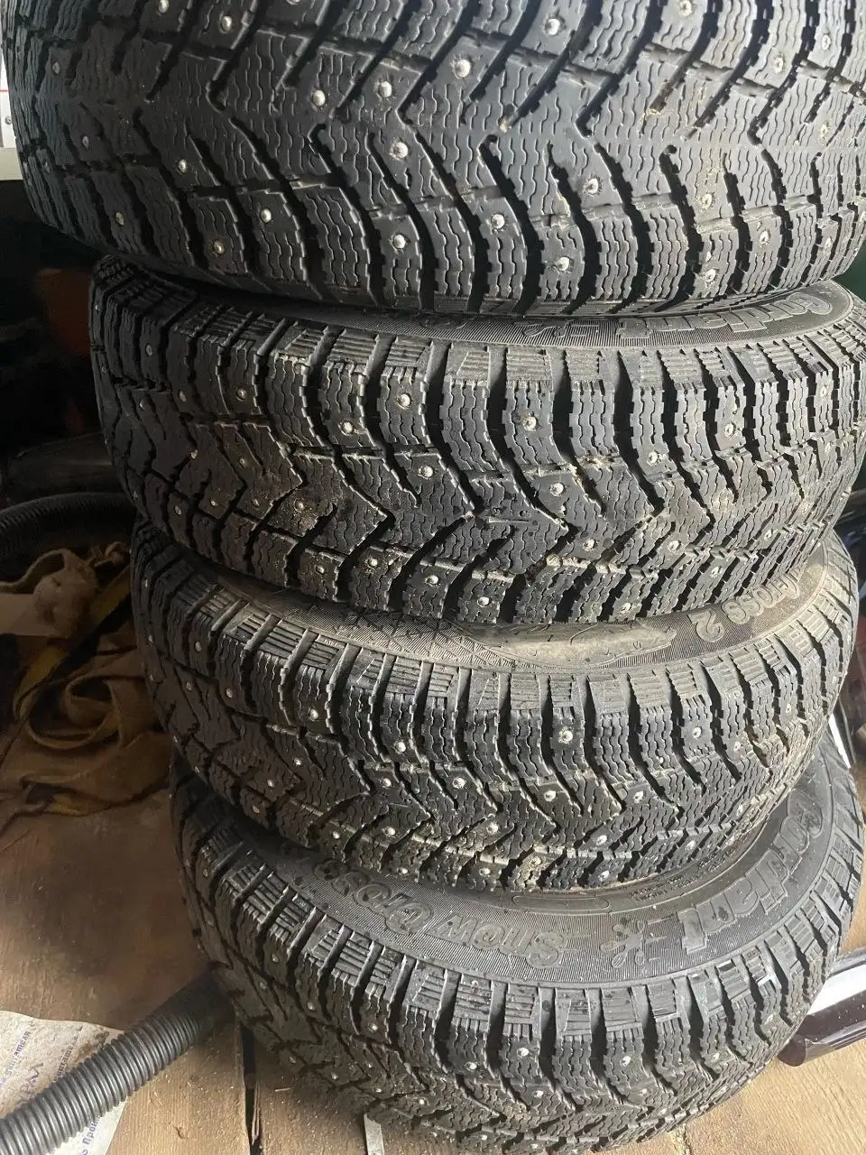 Продам зимнюю резину Cordiant Snow Cross 2 175/70 R13 - Шины и диски (Авто) в Вологда