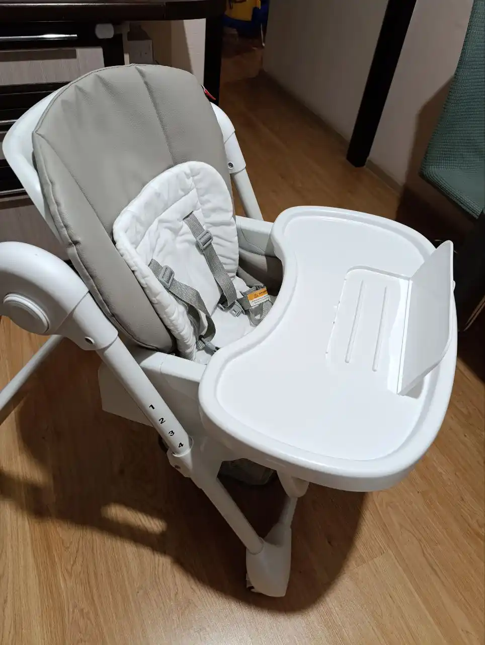 Стульчик для кормления с регулировкой спинки