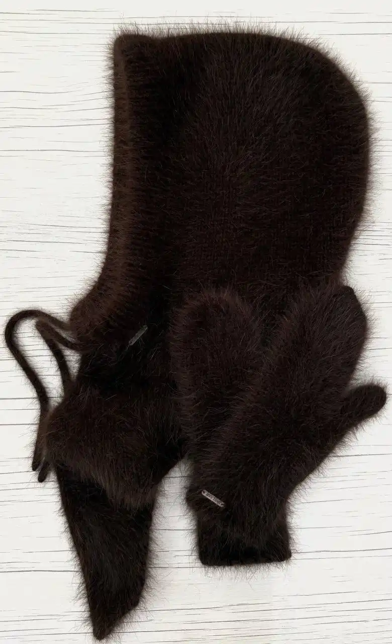 Зимний комплект: капор и варежки