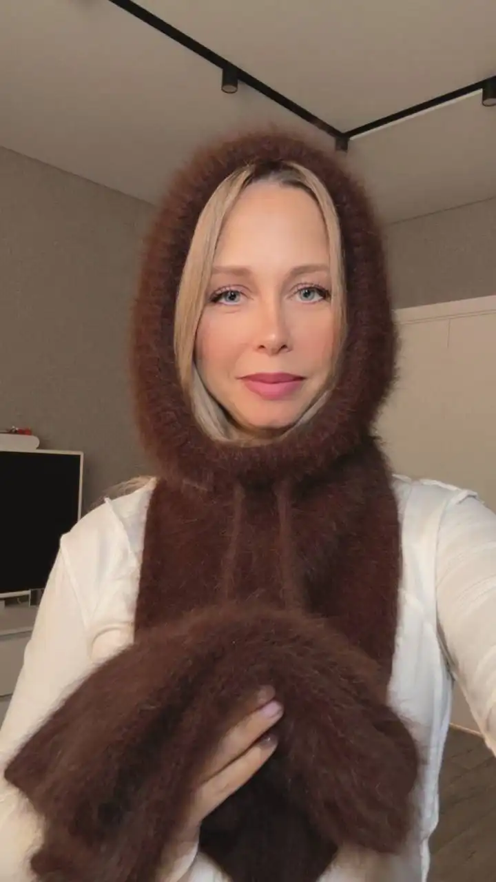 Зимний комплект: капор и варежки