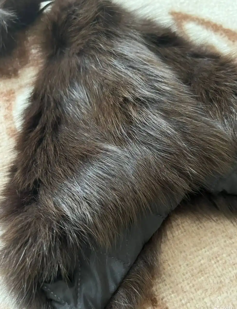 Детская меховая шапка и варежки на 8 лет