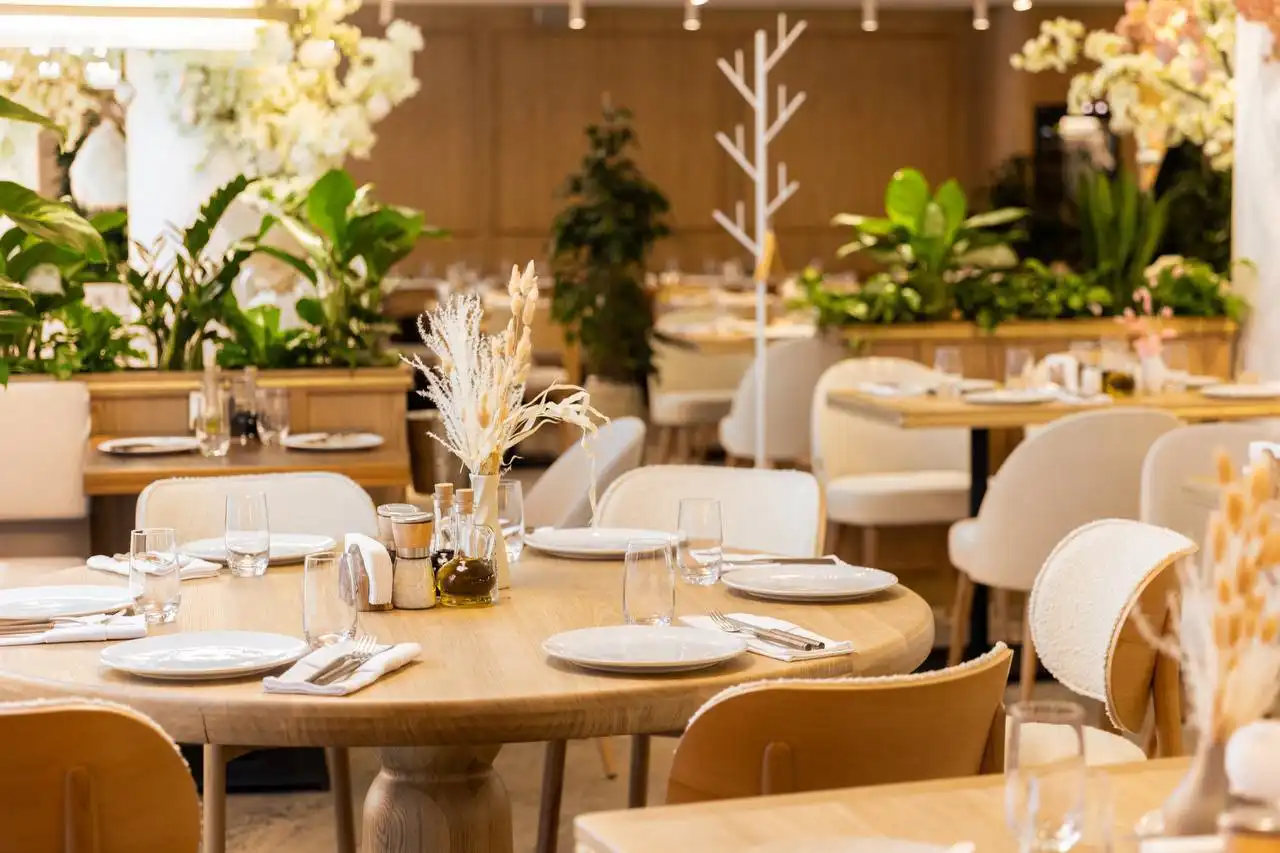 Вакансия официанта в ресторане «Сыроварня Москва-Сити» - Общественное питание (Работа) в Москва