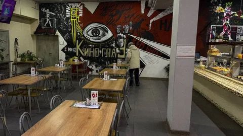 Вакансия кассира линии раздачи в столовой - Склад в Москва