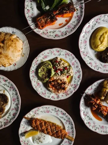 Вакансия повара горячего цеха в средиземноморском бистро Saviv - Повар в Москва