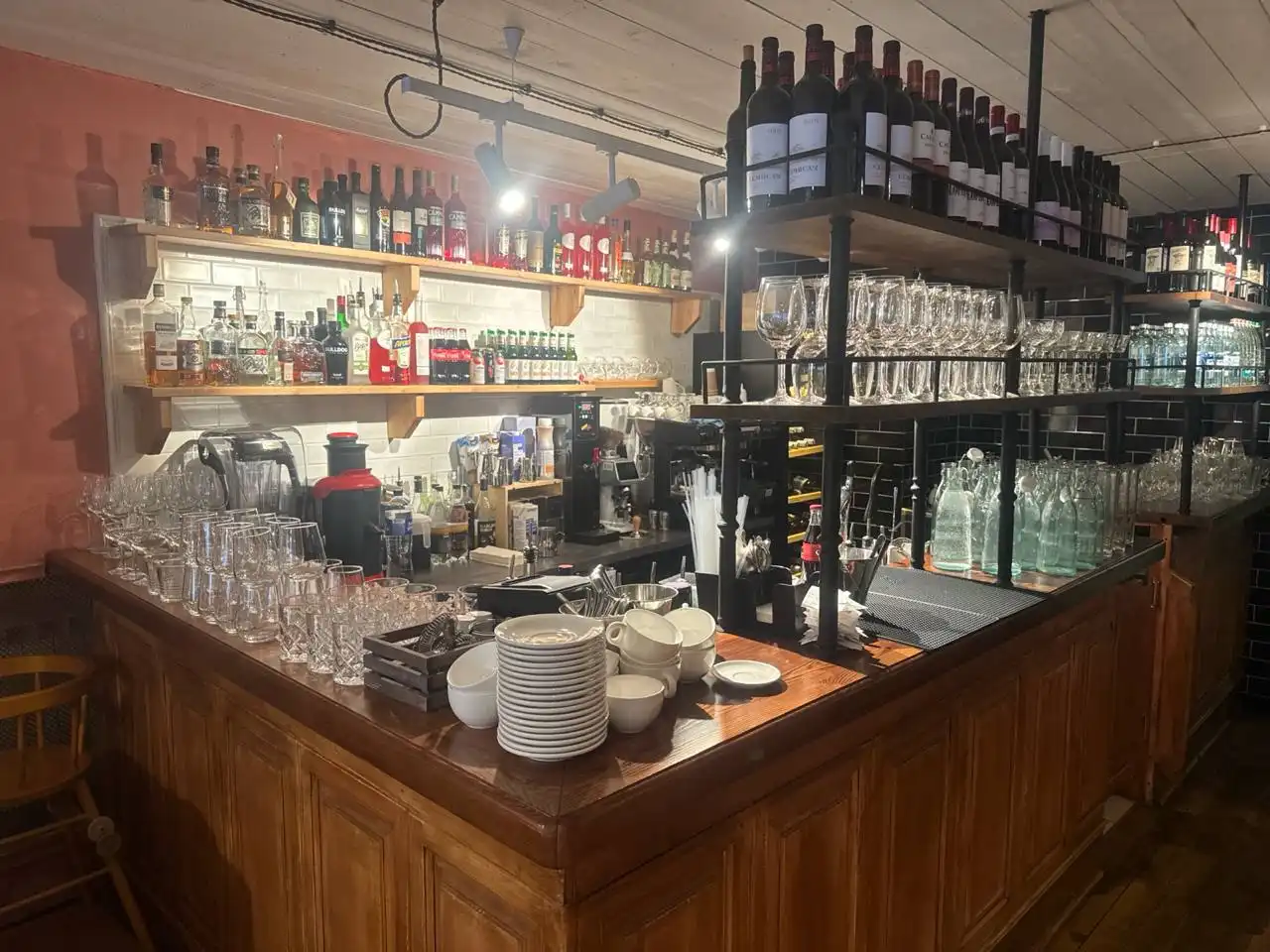 Вакансия старшего бармена в кафе Санто Джованни - Бармен (Работа) в Москва