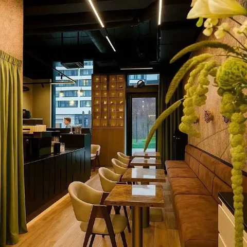 Вакансия официанта и баристы в цветочно-кофейном пространстве - частное объявление в Москва