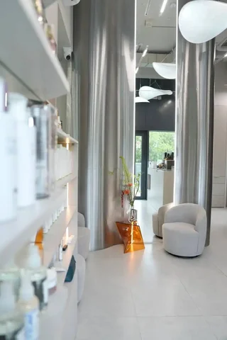 Вакансия нейл-специалиста в премиум-салоне - Складская логистика в Москва