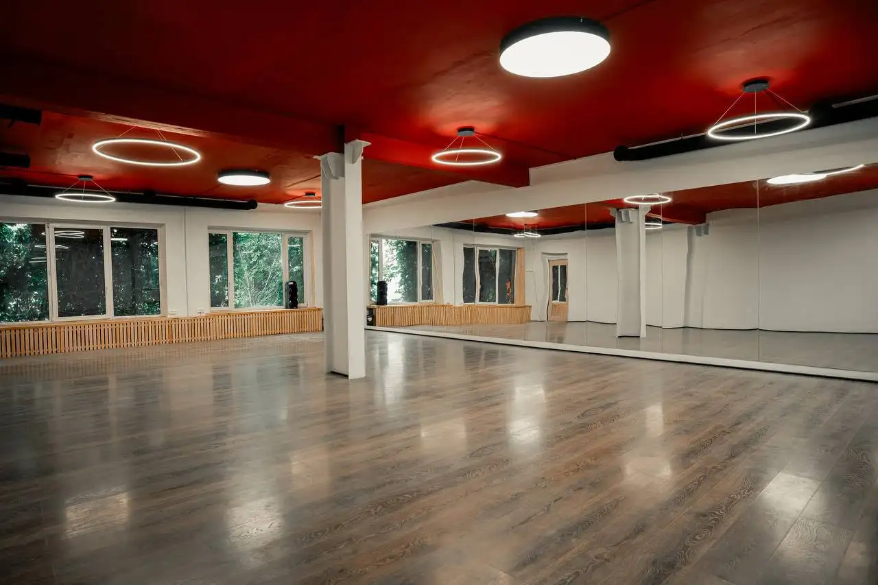 Вакансия клинера (уборщицы) в школе танцев YouDance - Клининг (Работа) в Москва