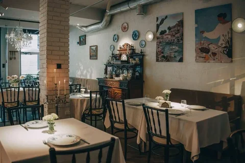 Вакансия официанта в рыбном ресторане Avgust - Уборка, посудомойка в Москва