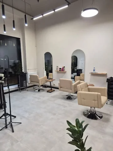 Парикмахер-универсал / Мастер по окрашиваниям и стрижкам - частное объявление в Москва