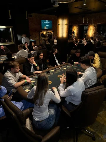 Требуются дилеры в легальный покерный клуб - частное объявление в Москва