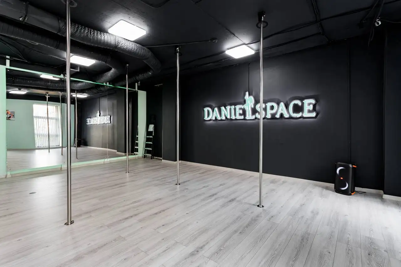 Вакансия администратора в женской танцевальной студии - Администрация (Работа) в Москва