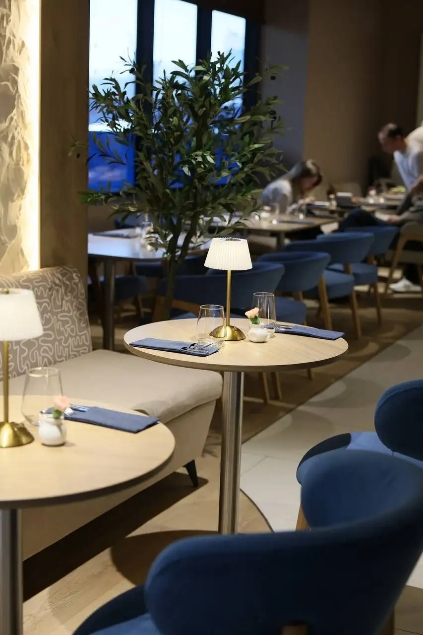 Вакансия официанта в итальянском бистро «МОЛО» - Работа в Москва