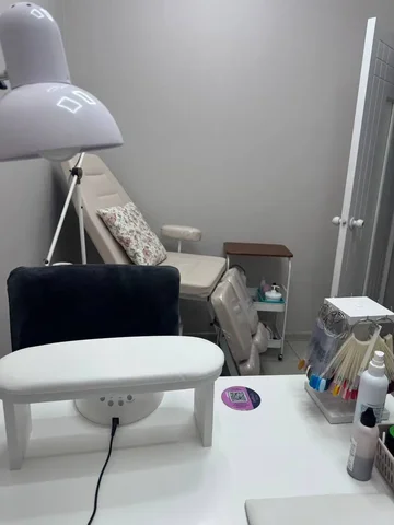 Мастер маникюра и педикюра в студии красоты - IT-продажи в Москва