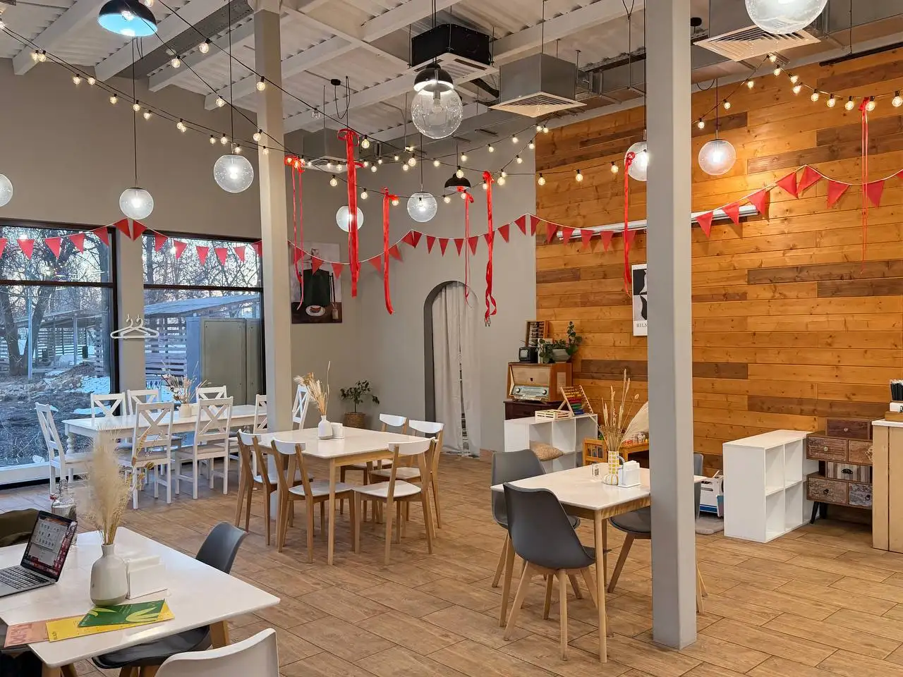 Вакансия посудомойщицы, уборщицы в кафе «Pero» - Работа в Москва