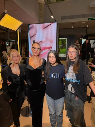 Услуги визажиста-стилиста по волосам - Автосервис в Москва