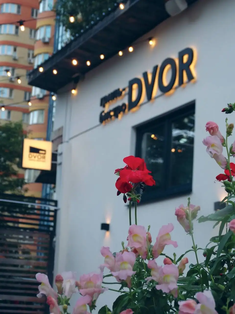 Вакансия кондитера и повара-универсала в гриль-бистро - Вакансии в общепите (Работа) в Москва