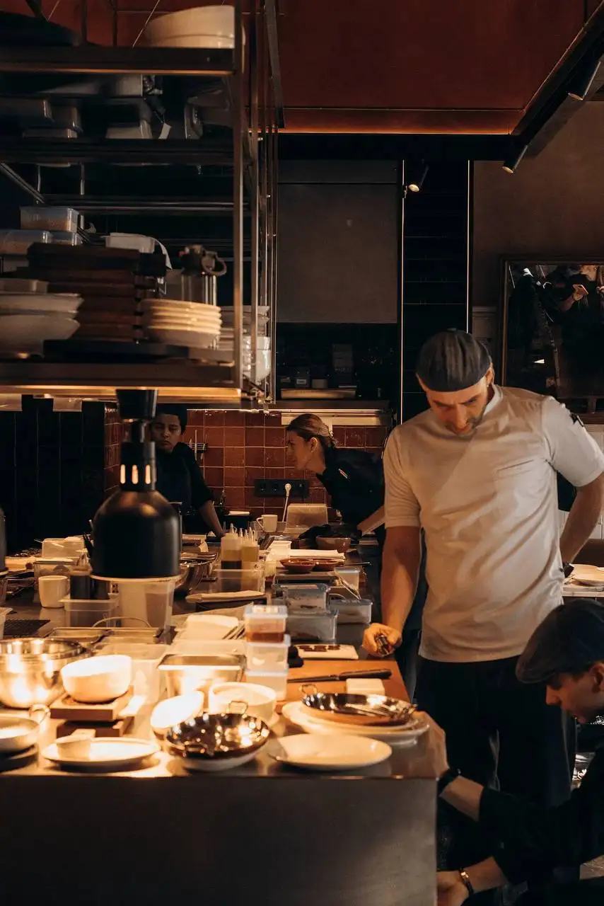 Вакансия повара горячего цеха в гастро-бистро - Вакансии в общепите (Работа) в Москва