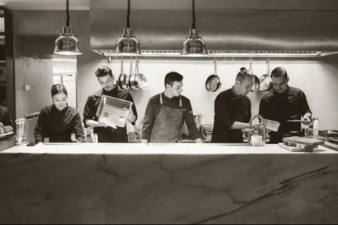 Вакансии: Су-шеф и Повар горячего цеха в ресторане L'Atelier Petrovka - Менеджер по продажам в Москва