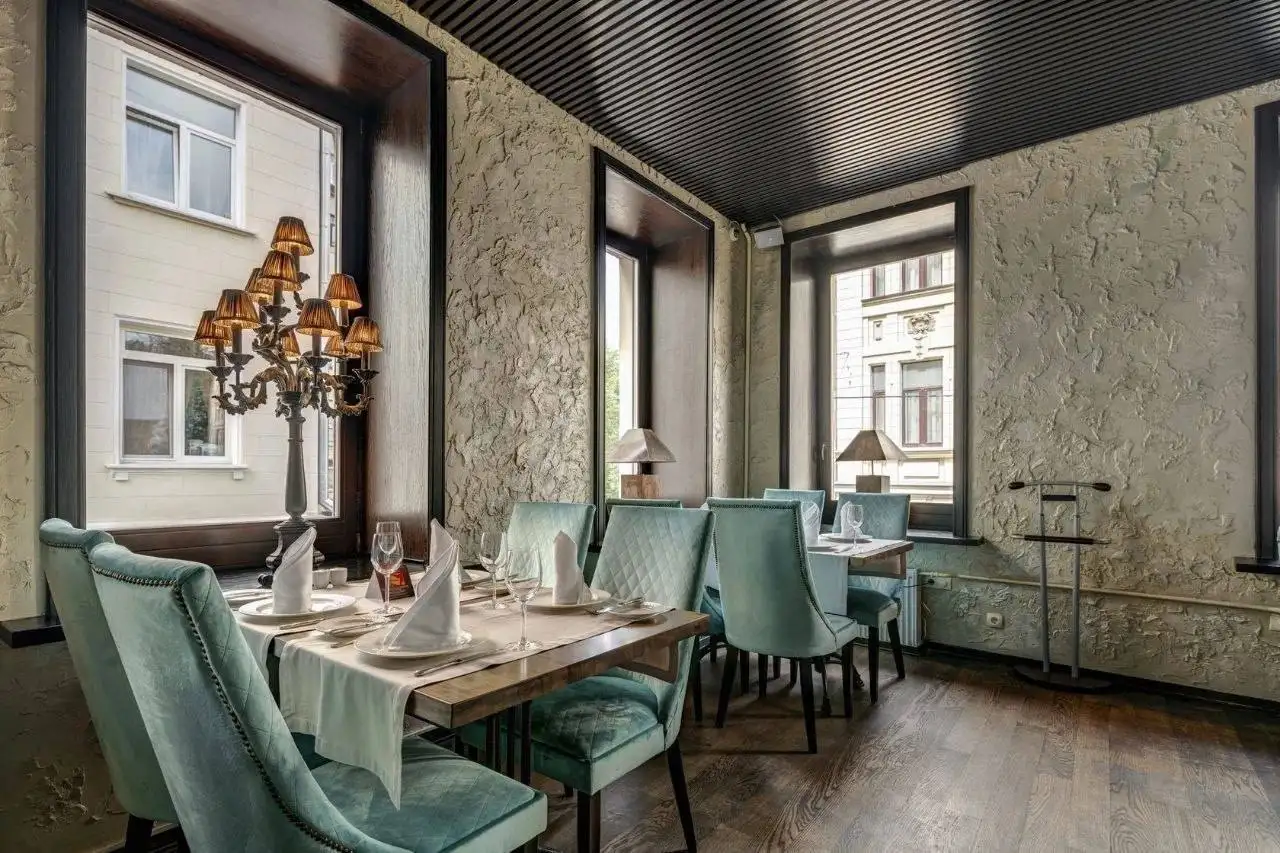 РАННЕР - ПОМОЩНИК ОФИЦИАНТА в ресторане Рыбный базар - Ресторан/Кафе (Работа) в Москва