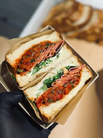 Вакансия повара холодного цеха и пекаря - Маркетинг в Москва