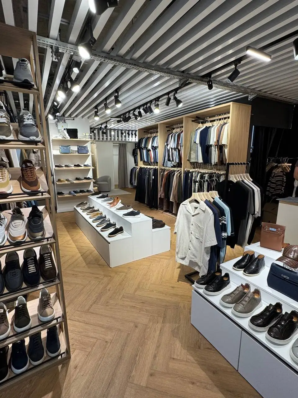 Продавец-консультант (стилист) - Розничная торговля (Работа) в Москва