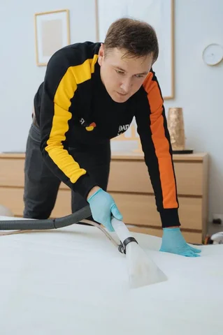 Мастер по химчистке мебели - Изготовление мебели в Москва