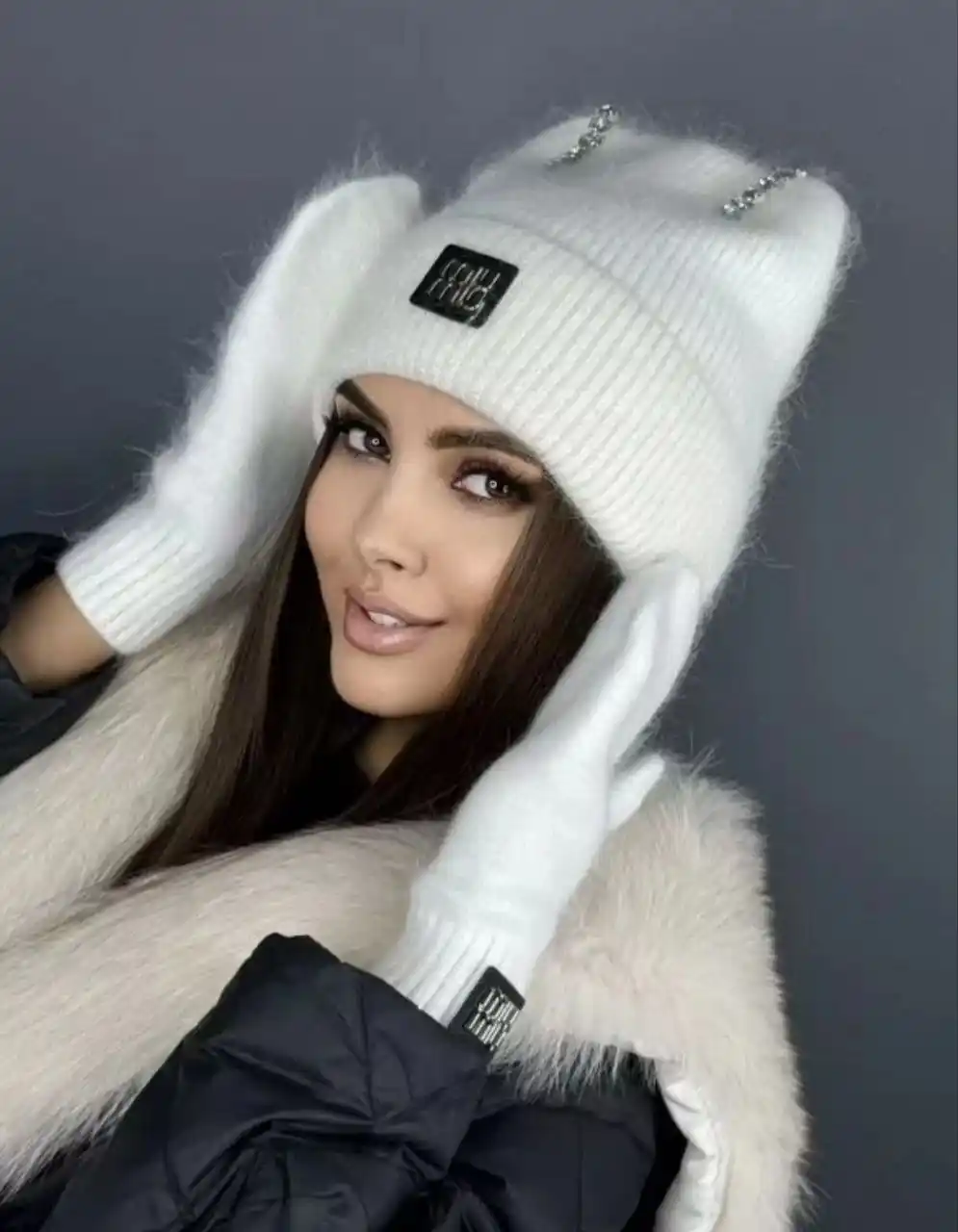 Белый комплект Миу Миу - варежки и шапочка кошечка с ушками