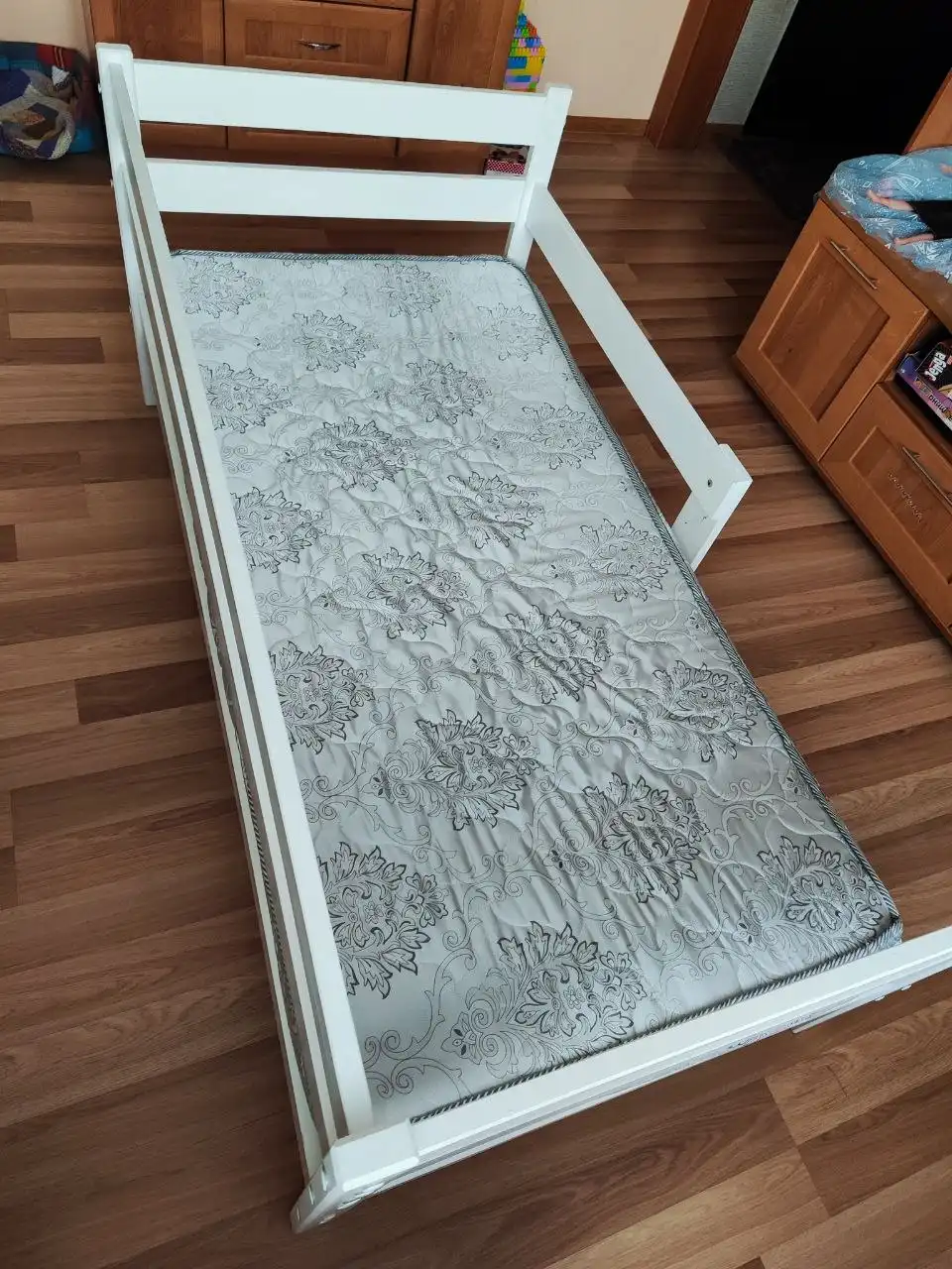 Продам кровать с матрасом 160*80