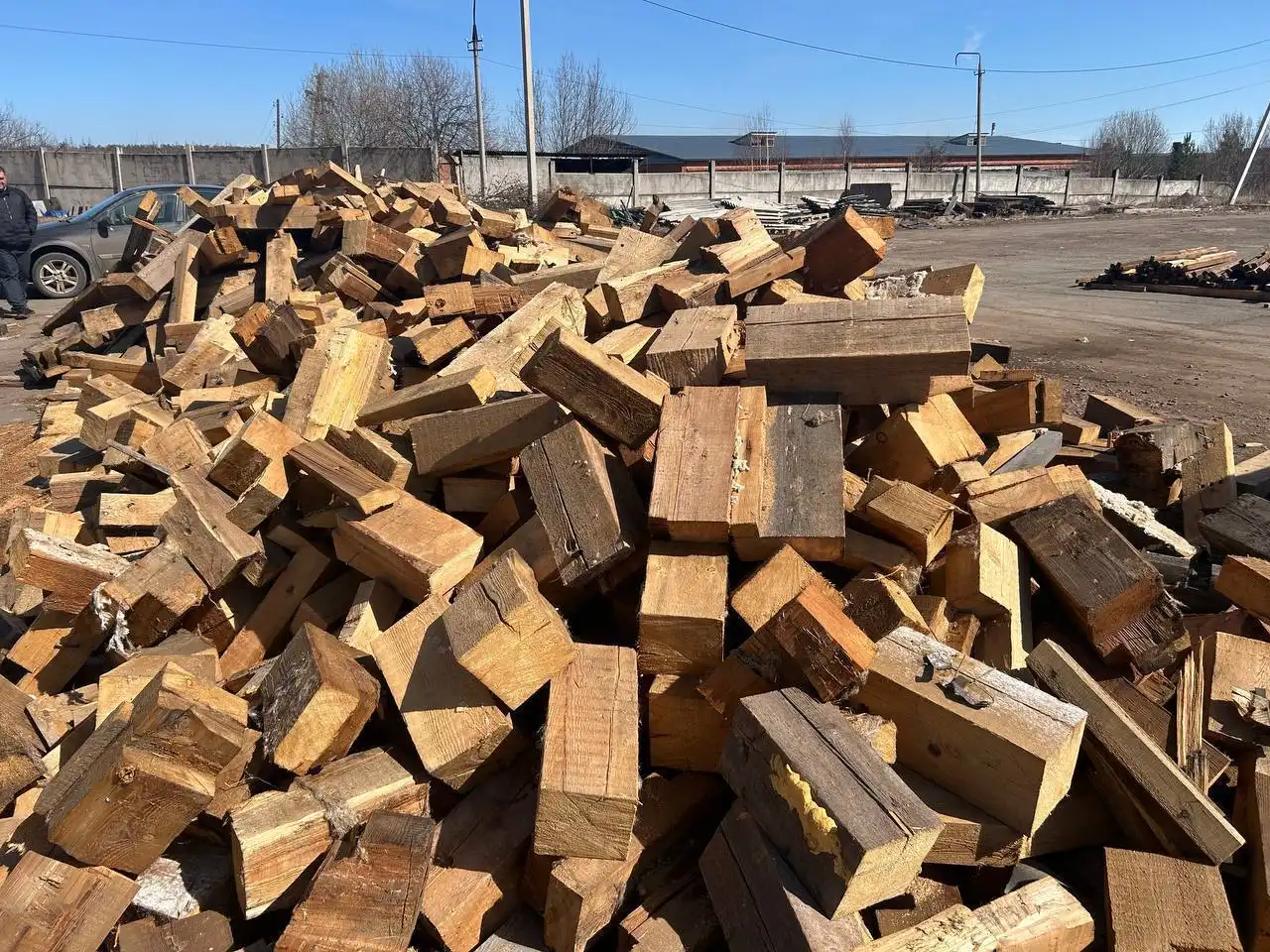 Продажа сухих дров из бруса и доски